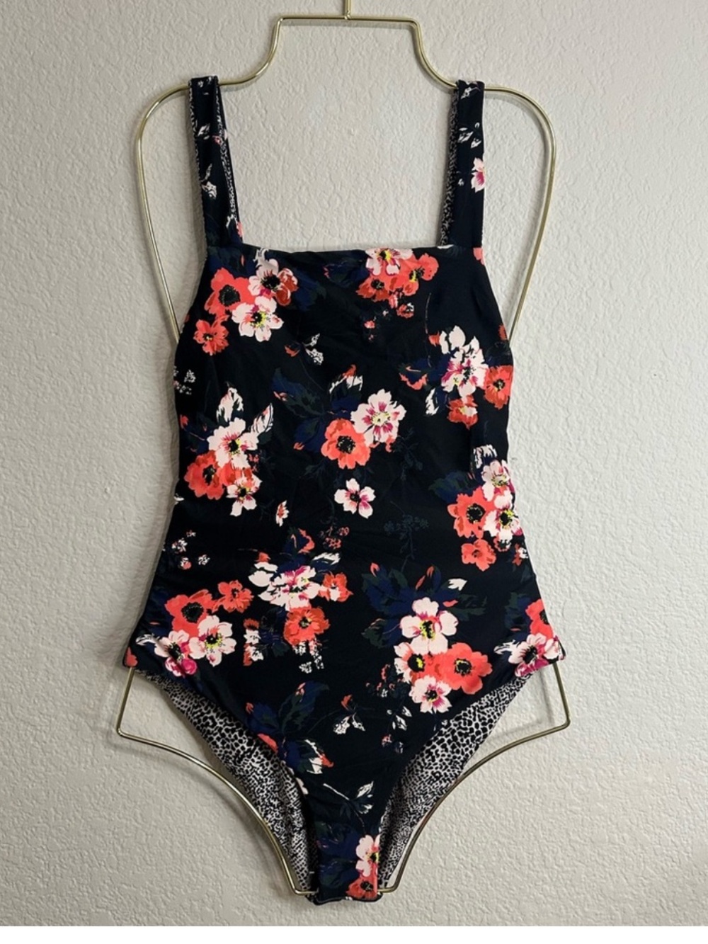 Volcom
NEW VOLCOM REVERSIBLE LEAF IT BE ONE-PIECE SWIMSUIT -
BLACK - Picture 13 of 13